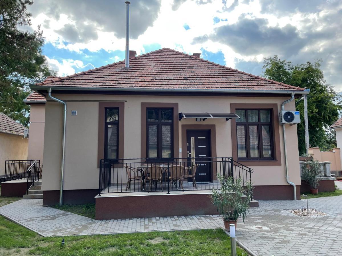 Kovacs Apartmanhaz Kiskunhalas Εξωτερικό φωτογραφία