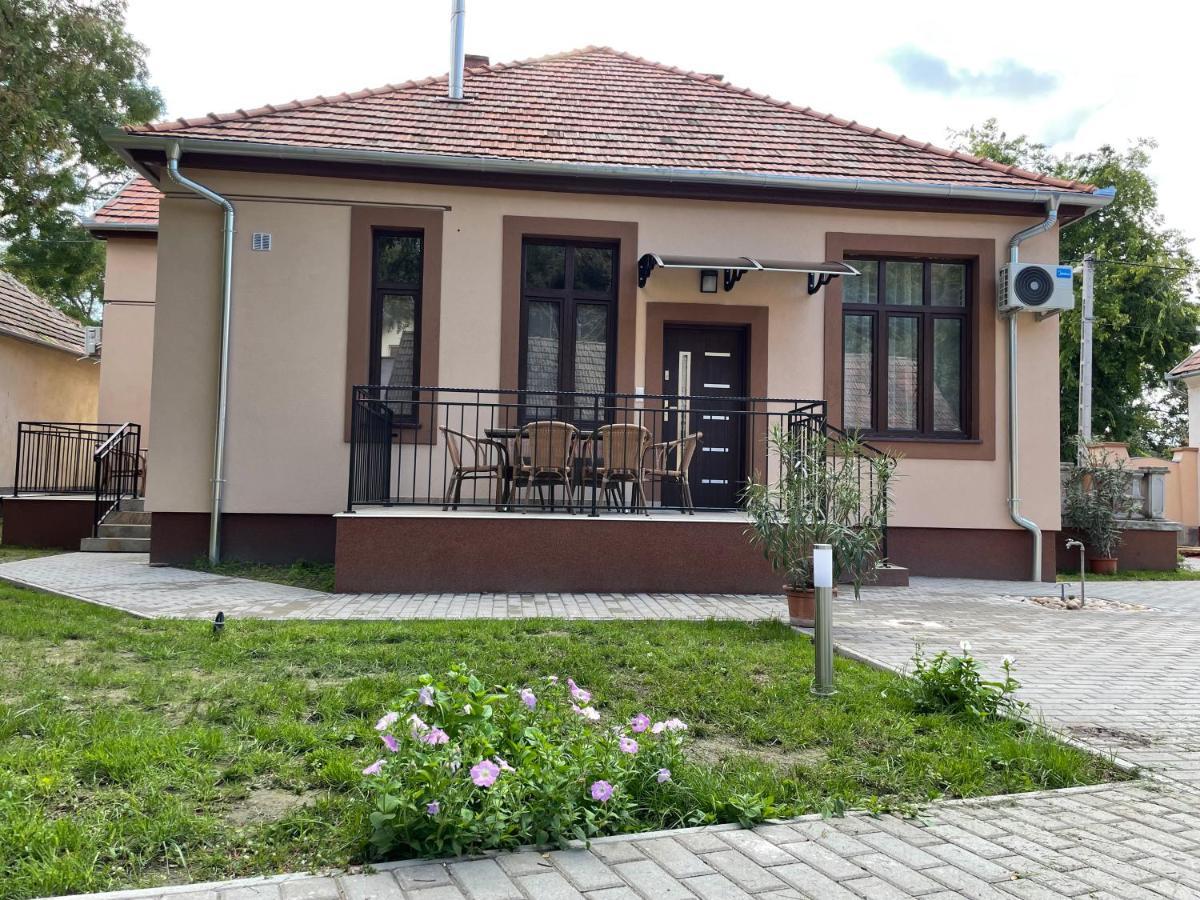 Kovacs Apartmanhaz Kiskunhalas Εξωτερικό φωτογραφία