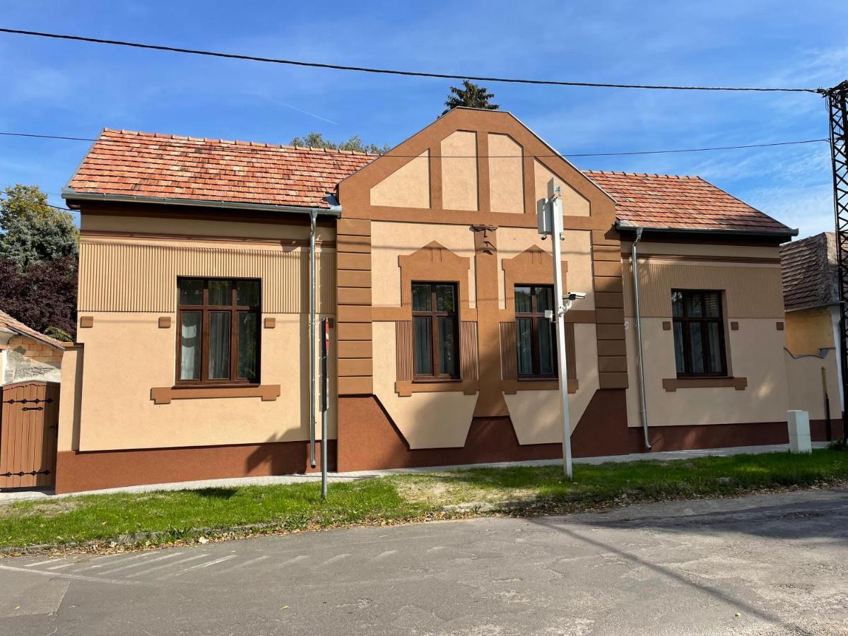 Kovacs Apartmanhaz Kiskunhalas Εξωτερικό φωτογραφία