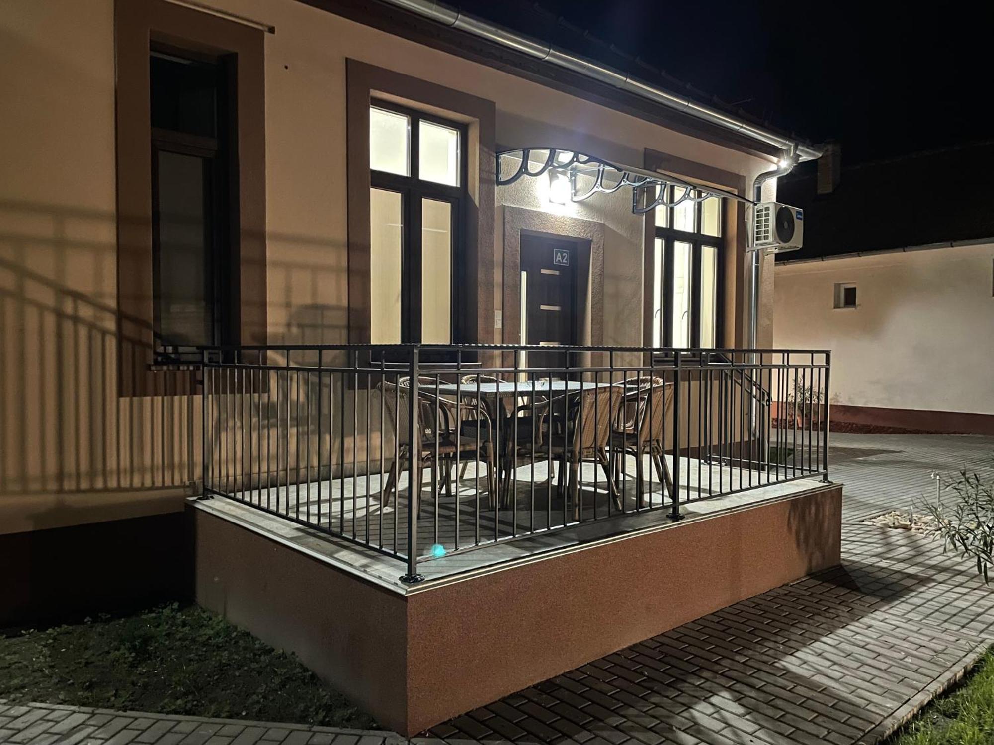 Kovacs Apartmanhaz Kiskunhalas Δωμάτιο φωτογραφία