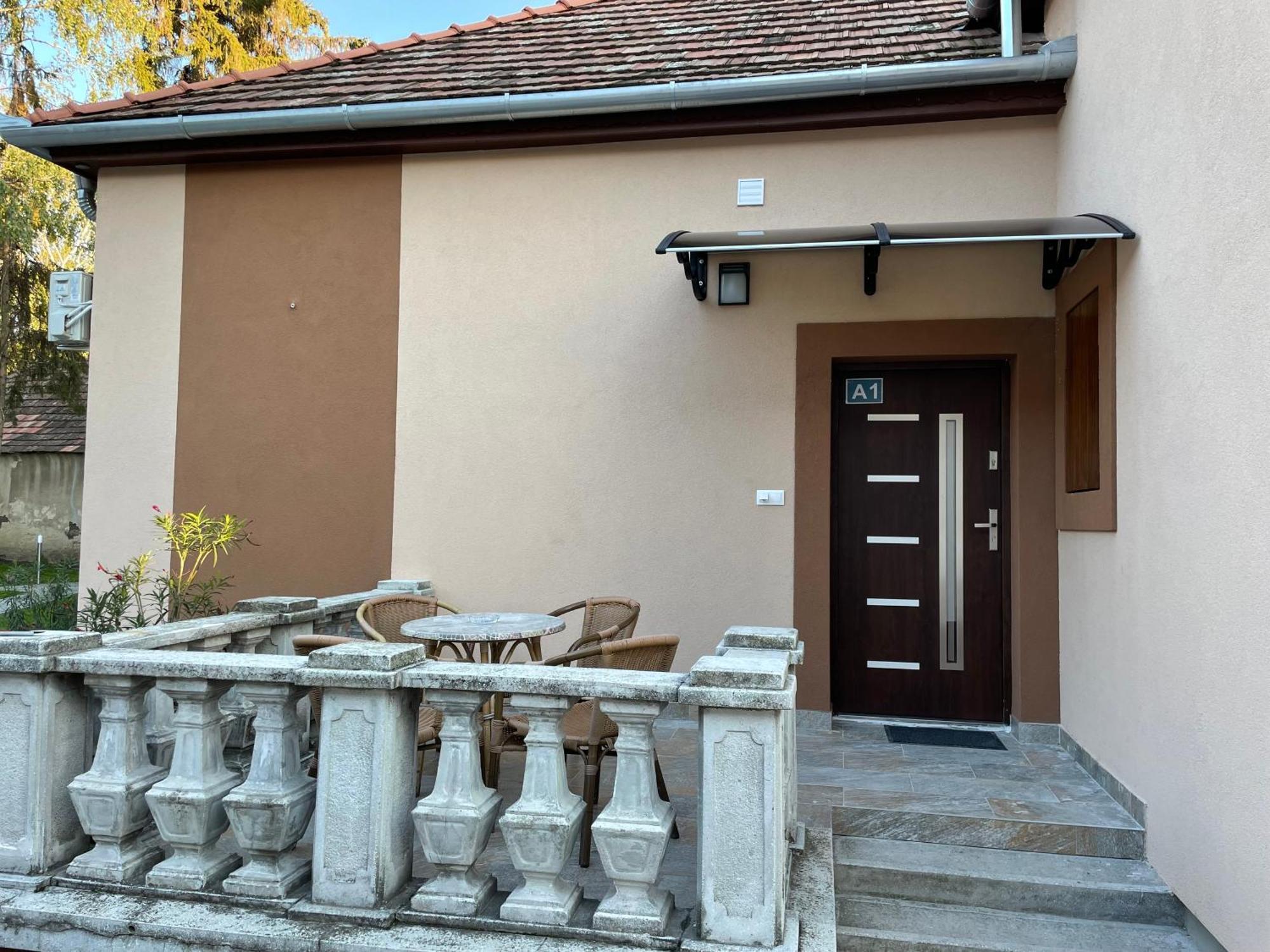 Kovacs Apartmanhaz Kiskunhalas Δωμάτιο φωτογραφία